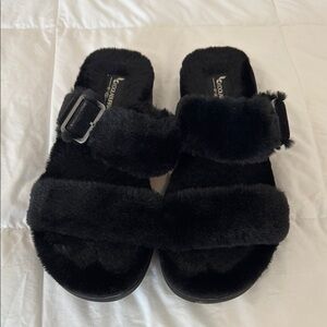 Koolaburra by Uggs Cozy Black Faux Fur Slide slippers